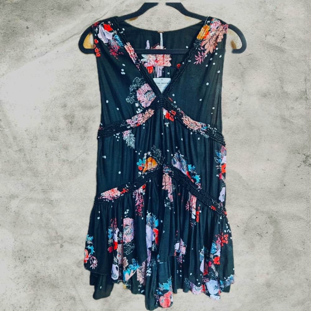 Free People Black Floral High Low Top Size Small NWT